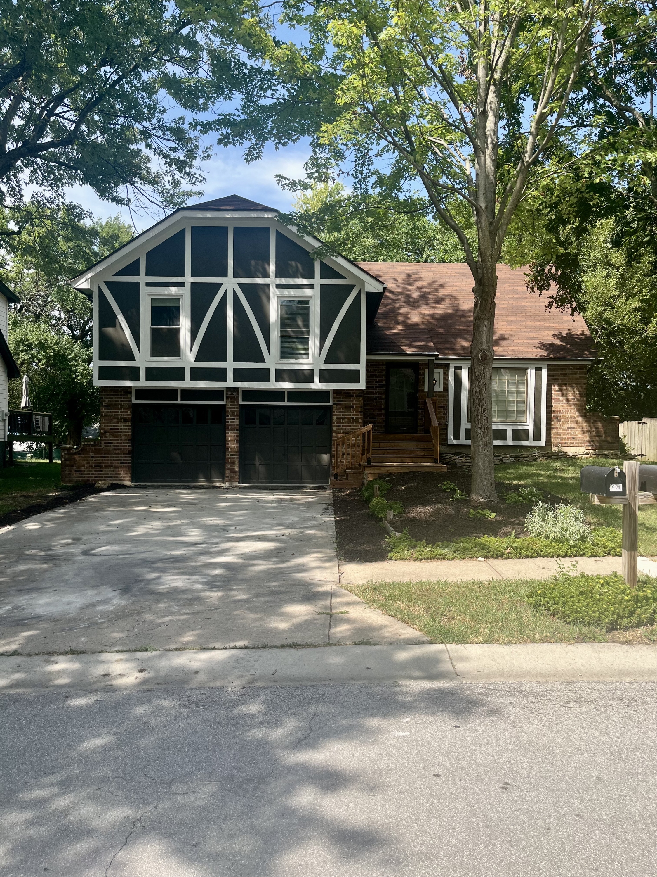 1920 East 153rd Terrace